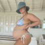Hamile Ashley Graham’dan bikinili poz